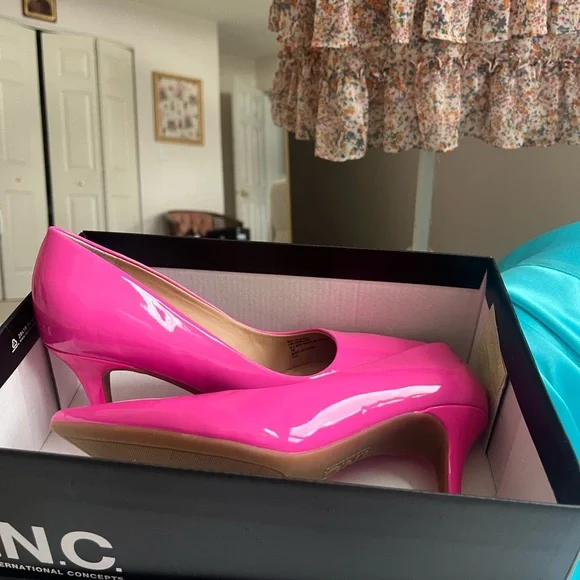 Pink High Heel Pumps - Picture 2 of 8